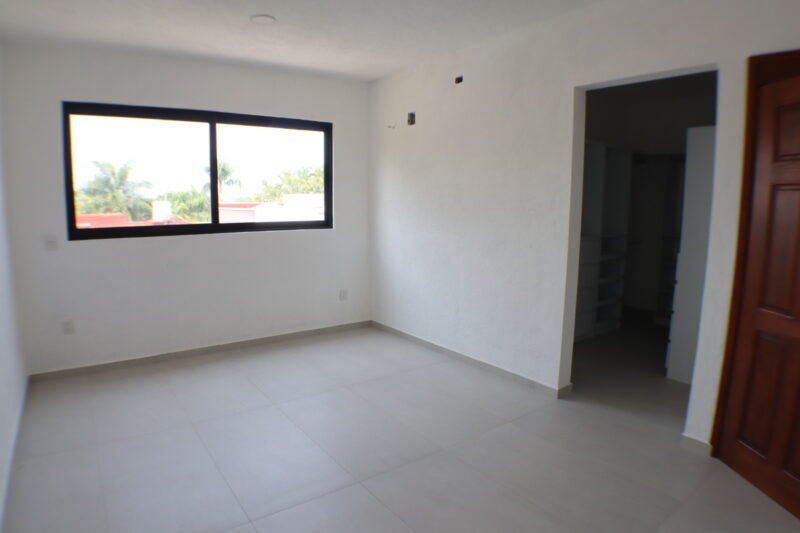 Venta de casa sola con alberca en fraccionamiento Sumiya en Cuernavaca