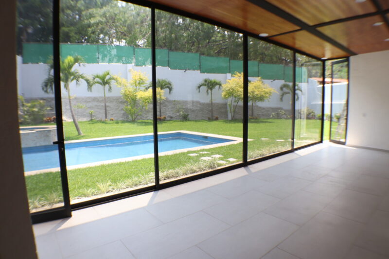 Venta de casa sola con alberca en fraccionamiento Sumiya en Cuernavaca
